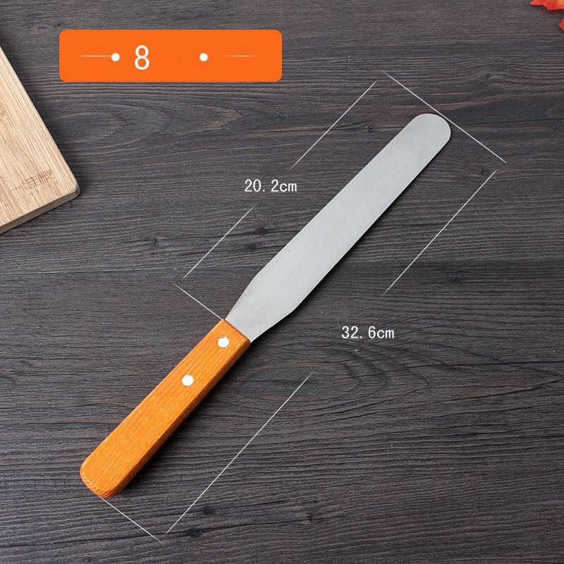 Cake spatula with wooden handle