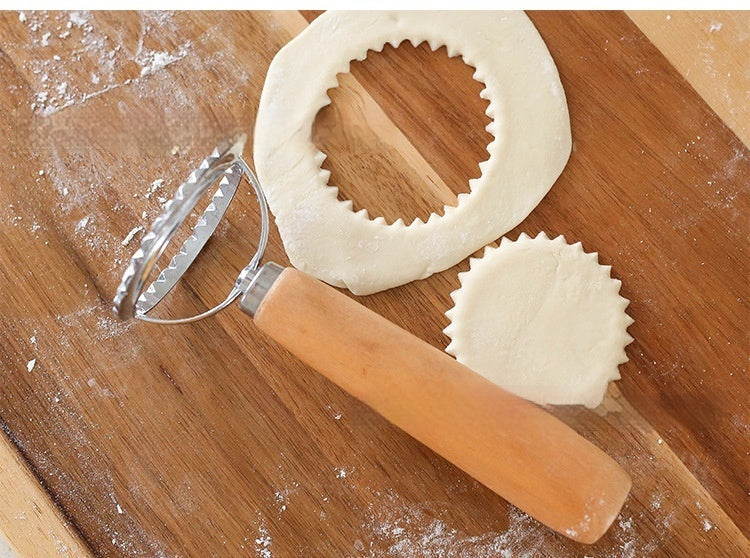 Creative Stainless Steel Round Side Flower Biscuit Mold